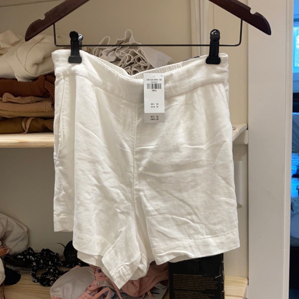 Abercrombie & Fitch white linen shorts
